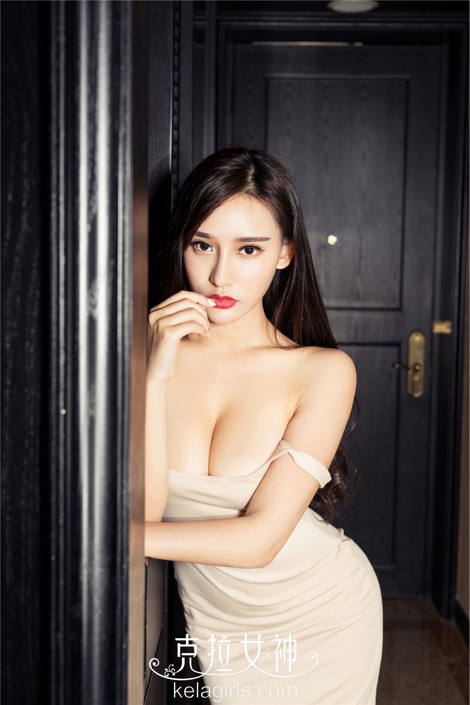 [KeLaGirls]克拉女神 2017-02-18 小西 魅惑の眼神